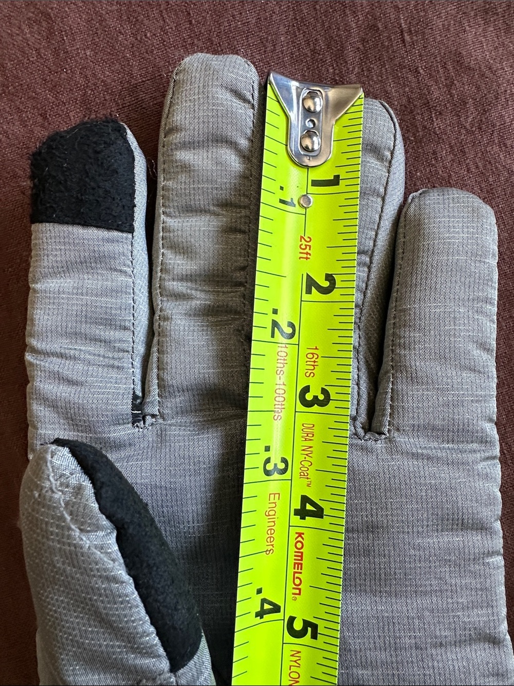 Eddie Bauer Quilted Silver Warm Gloves. 2 Hidden zip pockets & Touchscreen tech - Picture 16 of 16